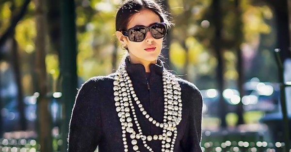 Modern Elegance 15 Street Styles Perfectly Paired with Pearls